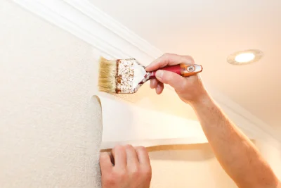 Pose de papier peint à Boursin — revêtements muraux et toiles de verre